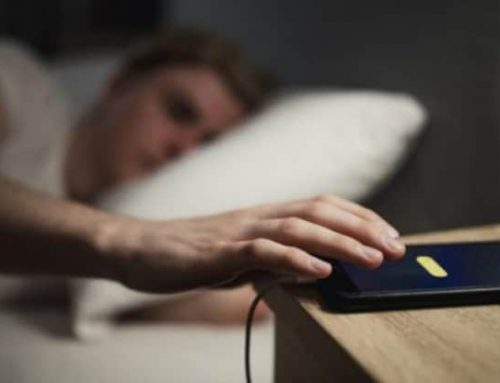 3 razlogi, zakaj je spanje zraven telefona slaba ideja